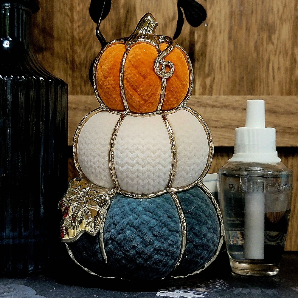 B&BW Stacked Pumpkins Sweater Weather Wallflower Set